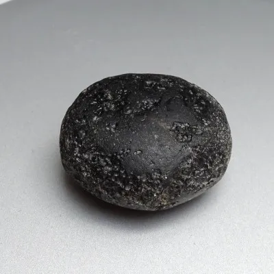 Tektit natürlicher Indocinit 136g, Vietnam  | MINERALS-STONES