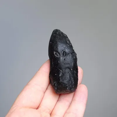 Tektit natürlicher Indocinit 70g, Vietnam  | MINERALS-STONES
