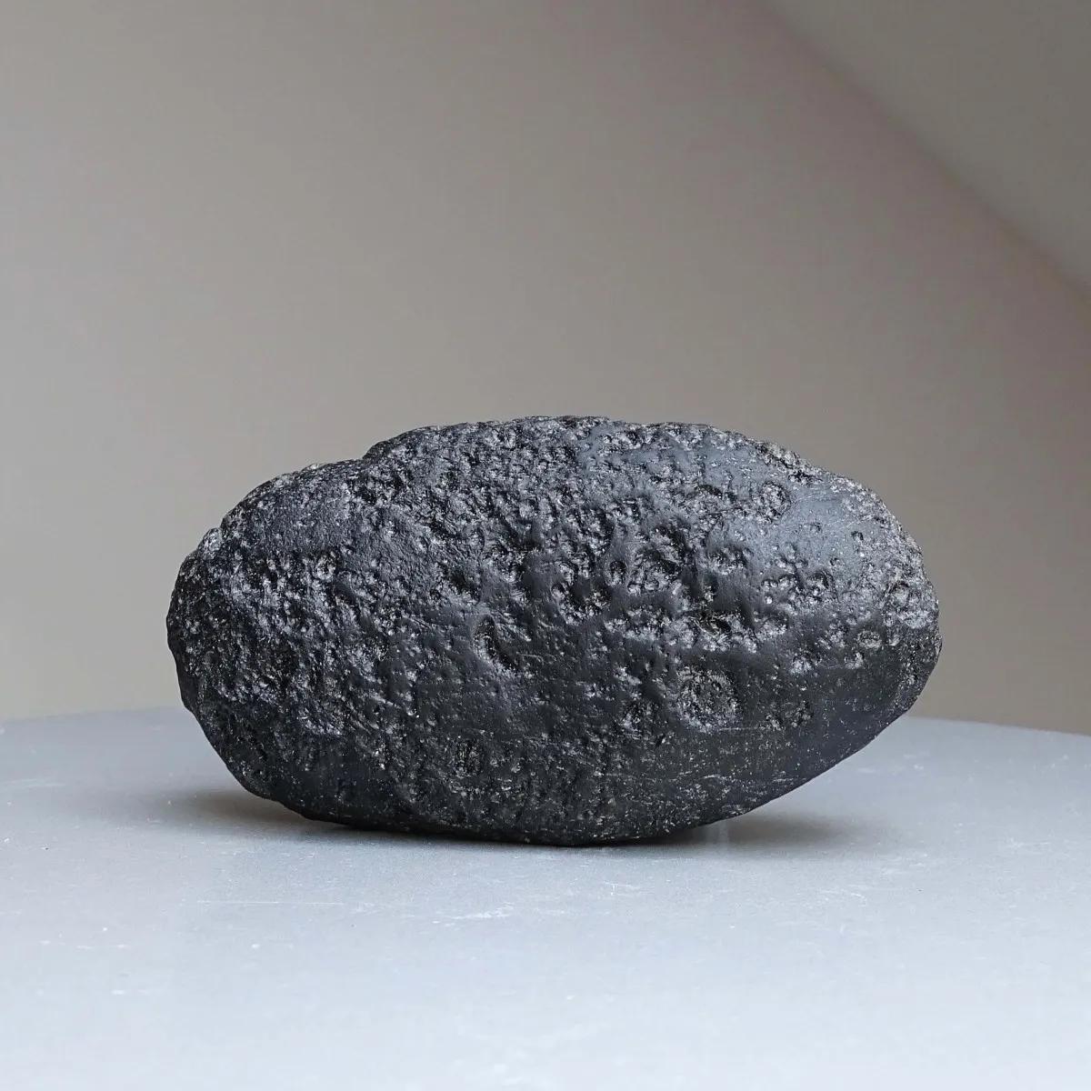 Tektit natürlicher Indocinit 168g, Vietnam  | MINERALS-STONES