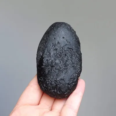 Tektit natürlicher Indocinit 168g, Vietnam  | MINERALS-STONES