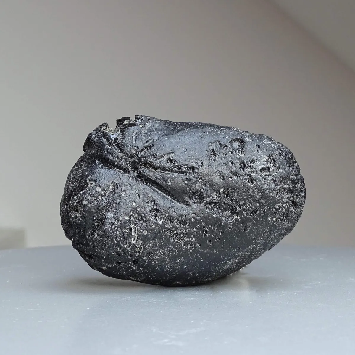 Tektit natürlicher Indocinit 161g, Vietnam  | MINERALS-STONES