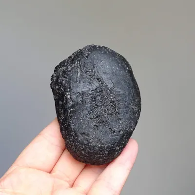 Tektit natürlicher Indocinit 161g, Vietnam  | MINERALS-STONES