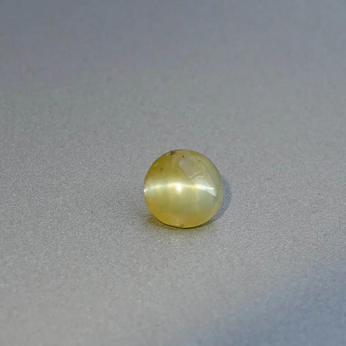 Natural chrysoberyl – cat's eye 1.88ct, Sri Lanka | MINERALS-STONES