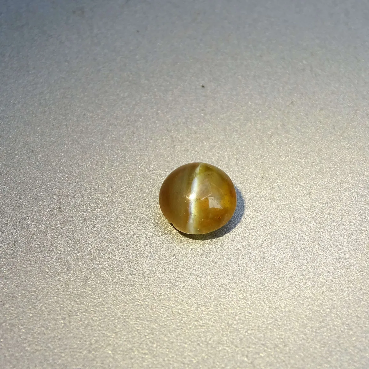 Natural chrysoberyl – cat's eye 2.18ct, Sri Lanka | MINERALS-STONES