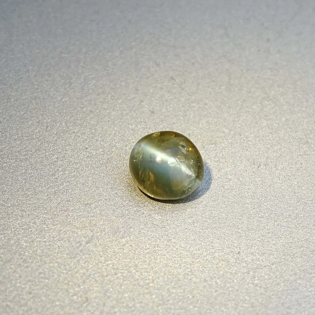 Natural chrysoberyl – cat's eye 2.14ct, Sri Lanka | MINERALS-STONES