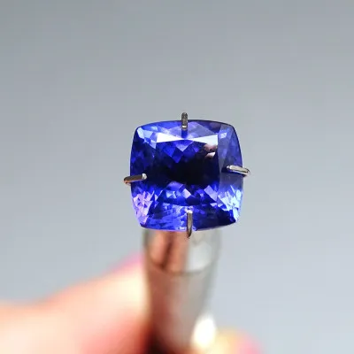 Tanzanite investment gemstone cut 3.20ct, Tanzania
