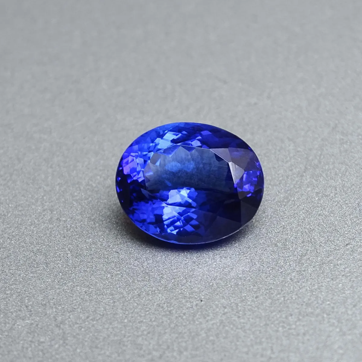 Tanzanite investment gemstone cut 5.79ct, Tanzania