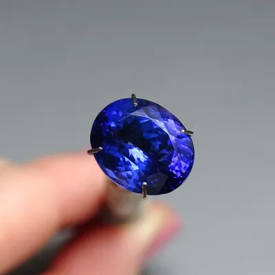 Tanzanite investment gemstone cut 5.79ct, Tanzania