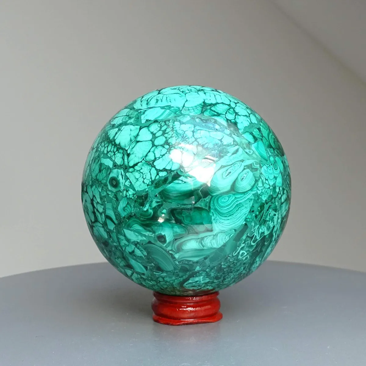 Polierter Malachit – Kugel, 955 g, Kongo | MINERALS-STONES