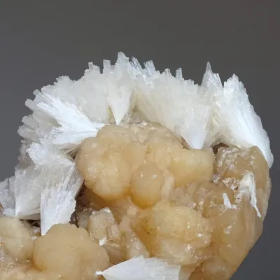Scolecit auf Stilbit-Druse, 1896g, Indien | Minerals-Stones