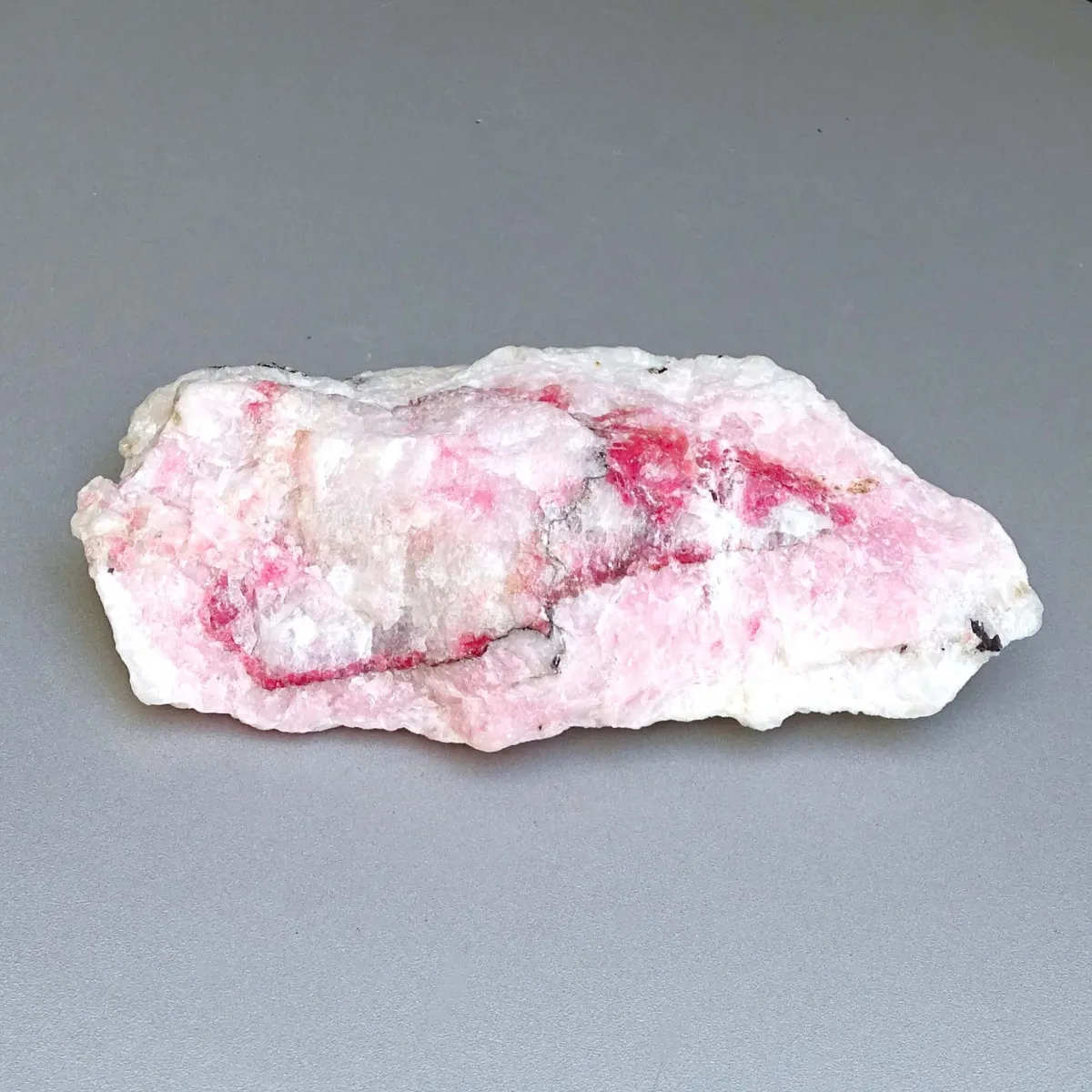 Tugtupit rare mineral 141.2g, fluorescence under UV, Greenland