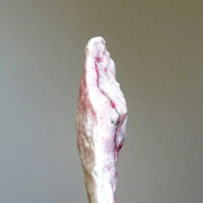 Tugtupit vzácný minerál 141,2g, fluorescence pod UV, Grónsko