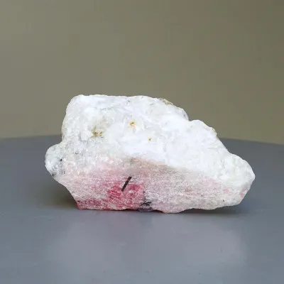 Tugtupit, seltenes Mineral 35,3g, Fluoreszenz unter UV, Grönland