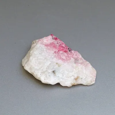 Tugtupit, seltenes Mineral 35,3g, Fluoreszenz unter UV, Grönland