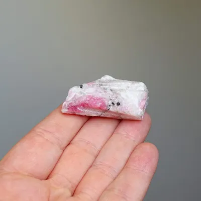Tugtupit rare mineral 19,4g, fluorescence under UV, Greenland