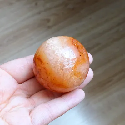Polierte Karneolkugel, 135g, Madagaskar | MINERALS-STONES