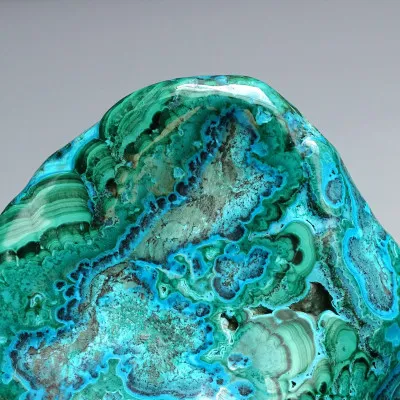 Malachit - chryzokol přírodní leštěný 741g, Kongo | MINERALS-STONES®