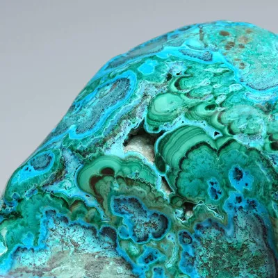 Malachit - chryzokol přírodní leštěný 741g, Kongo | MINERALS-STONES®