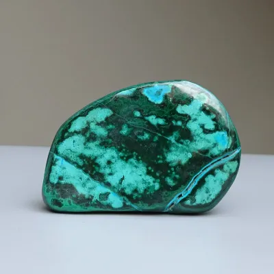 Malachit - chryzokol přírodní leštěný 156g, Kongo | MINERALS-STONES®