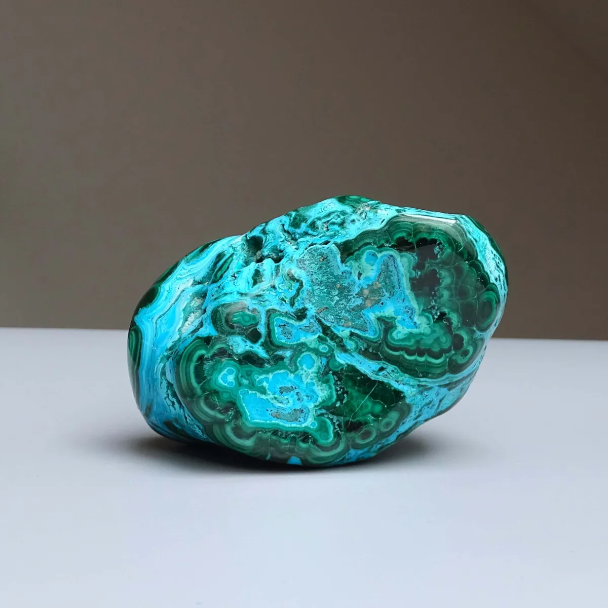 Malachit - chryzokol přírodní leštěný 228g, Kongo | MINERALS-STONES®