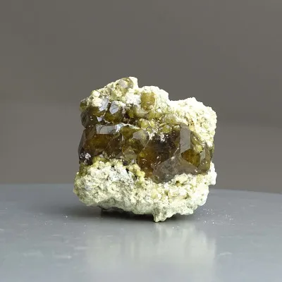 Granát grosulár krystaly v hornině 60,9g, Mali | MINERALS-STONES®