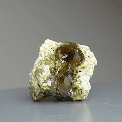 Granát grosulár krystaly v hornině 60,9g, Mali | MINERALS-STONES®
