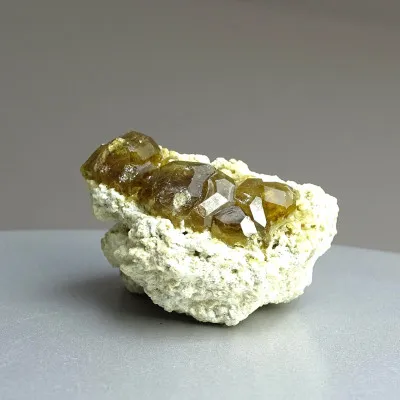 Granát grosulár krystaly v hornině 33g, Mali | MINERALS-STONES®