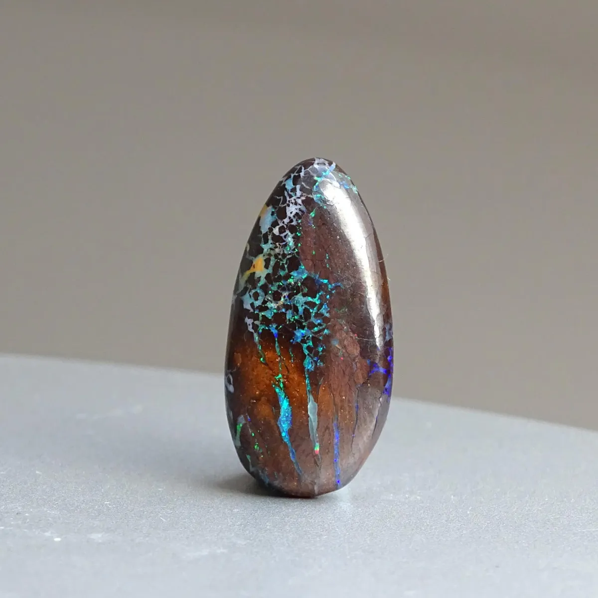 Australský opál leštěný kabošon 3,4g| MINERALS-STONES®