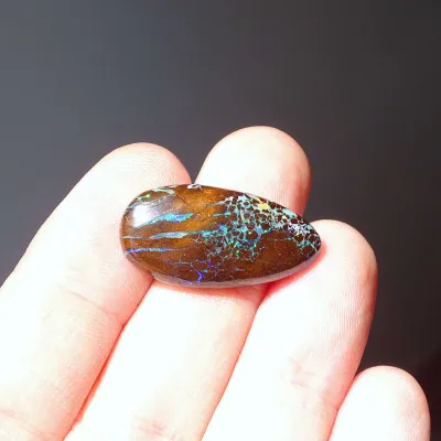 Australischer Opal, polierter Cabochon, 3,4 g | MINERALS-STONES