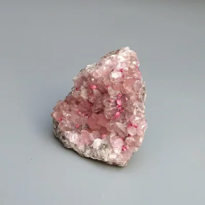 Kobaltokalcit krystaly v hornině 84g, Maroko  |MINERALS-STONES®