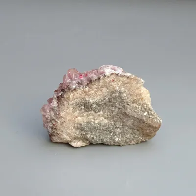 Kobaltokalcit krystaly v hornině 84g, Maroko  |MINERALS-STONES®
