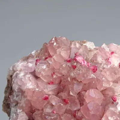 Kobaltokalcit krystaly v hornině 84g, Maroko  |MINERALS-STONES®