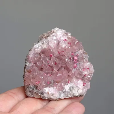 Kobaltokalcit krystaly v hornině 84g, Maroko  |MINERALS-STONES®