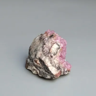 Kobaltokalcit krystaly v hornině 47g, Maroko  |MINERALS-STONES®