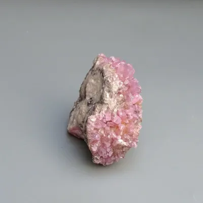 Kobaltcalcitkristalle im Gestein, 91g, Marokko |Minerals-stones