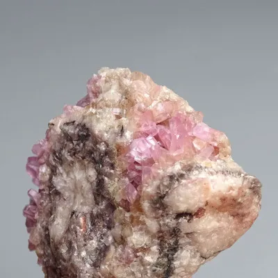 Kobaltokalcit krystaly v hornině 91g, Maroko  |MINERALS-STONES®