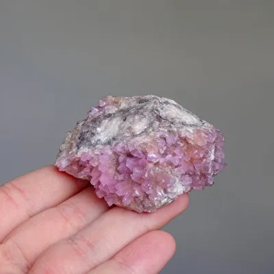 Kobaltcalcitkristalle im Gestein, 91g, Marokko |Minerals-stones