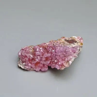 Kobaltcalcitkristalle im Gestein, 52g, Marokko |Minerals-stones