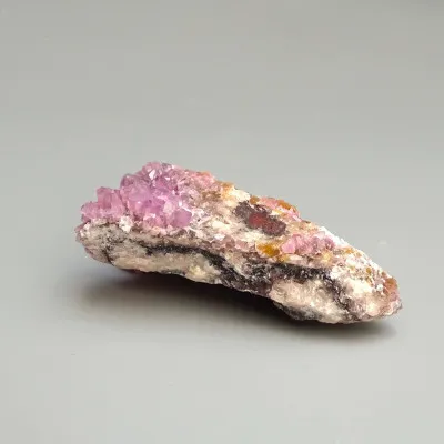 Kobaltokalcit krystaly v hornině 52g, Maroko  |MINERALS-STONES®
