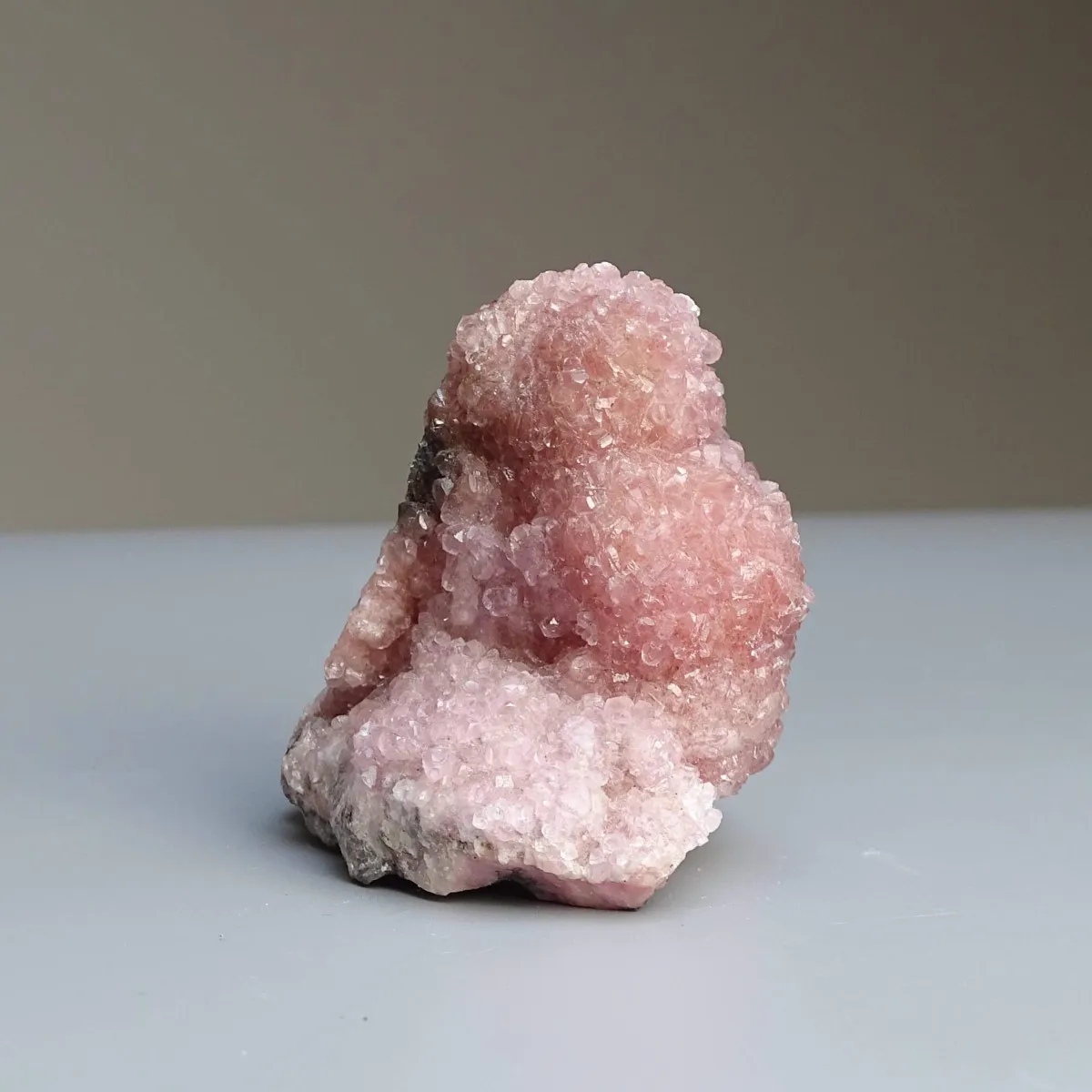 Kobaltokalcit krystaly v hornině 189g, Maroko  |MINERALS-STONES®