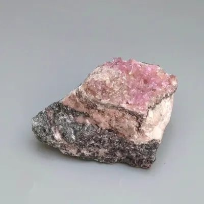 Kobaltcalcitkristalle im Gestein, 379g, Marokko |Minerals-stones