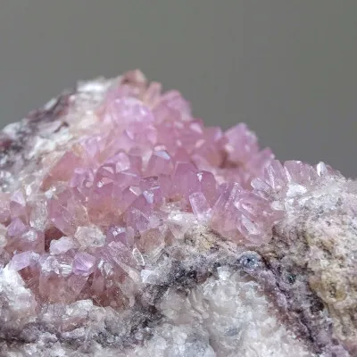 Kobaltcalcitkristalle im Gestein, 379g, Marokko |Minerals-stones