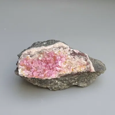 Kobaltcalcitkristalle im Gestein, 307g, Marokko |Minerals-stones