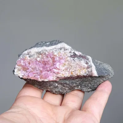 Kobaltcalcitkristalle im Gestein, 307g, Marokko |Minerals-stones