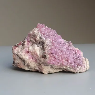 Kobaltokalcit krystaly v hornině 303g, Maroko  |MINERALS-STONES®