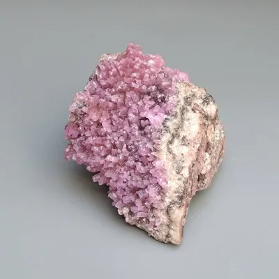 Kobaltokalcit krystaly v hornině 303g, Maroko  |MINERALS-STONES®