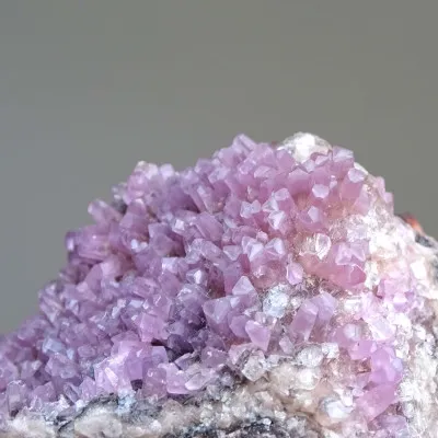 Kobaltcalcitkristalle im Gestein, 303g, Marokko |Minerals-stones