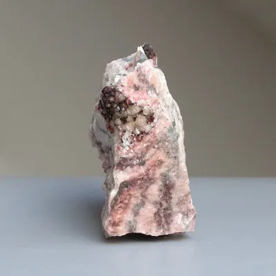 Kobaltokalcit krystaly v hornině 282g, Maroko  |MINERALS-STONES®