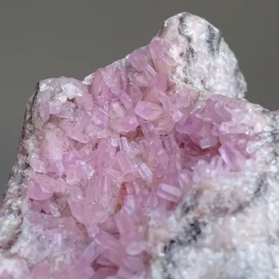 Kobaltcalcitkristalle im Gestein, 282g, Marokko |Minerals-stones