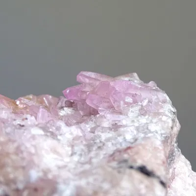 Kobaltcalcitkristalle im Gestein, 311g, Marokko |Minerals-stones